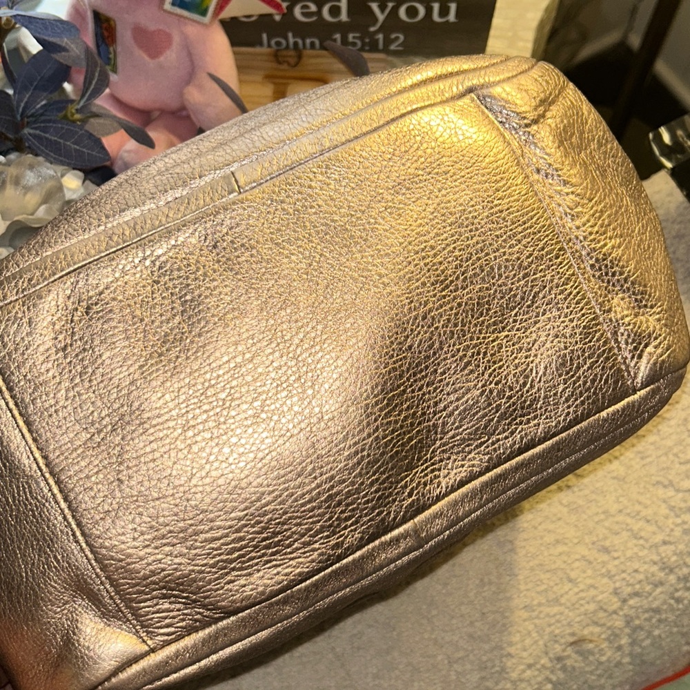 Coach Shimmering Bronze Leather Shoulder Bag🥳🥳❌❌ - Picture 5 of 6